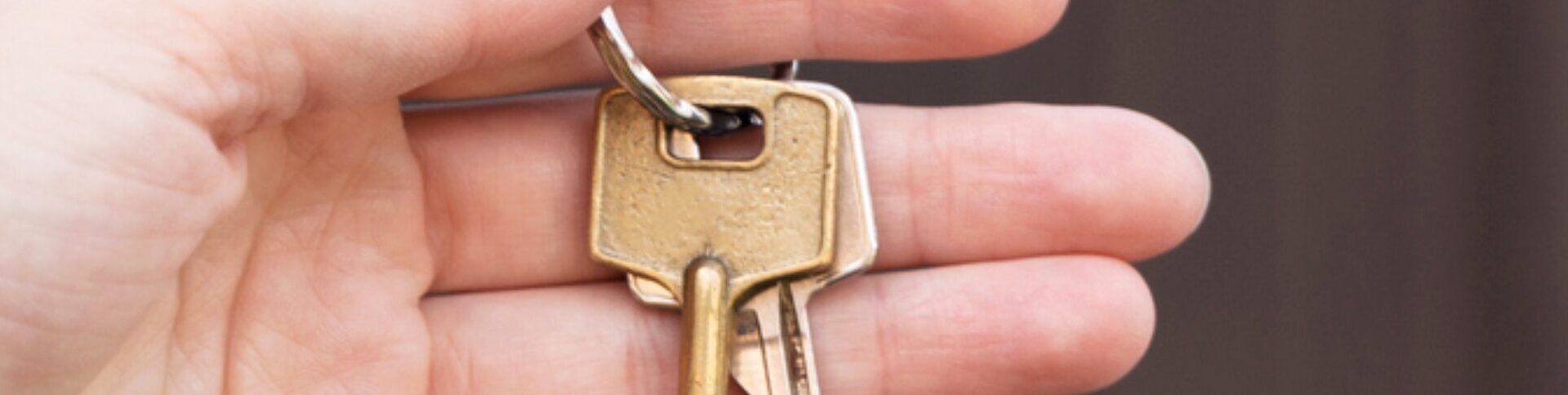 ¿Es obligatoria la fianza en un contrato de alquiler en Almería? | Román Reale Seguros
